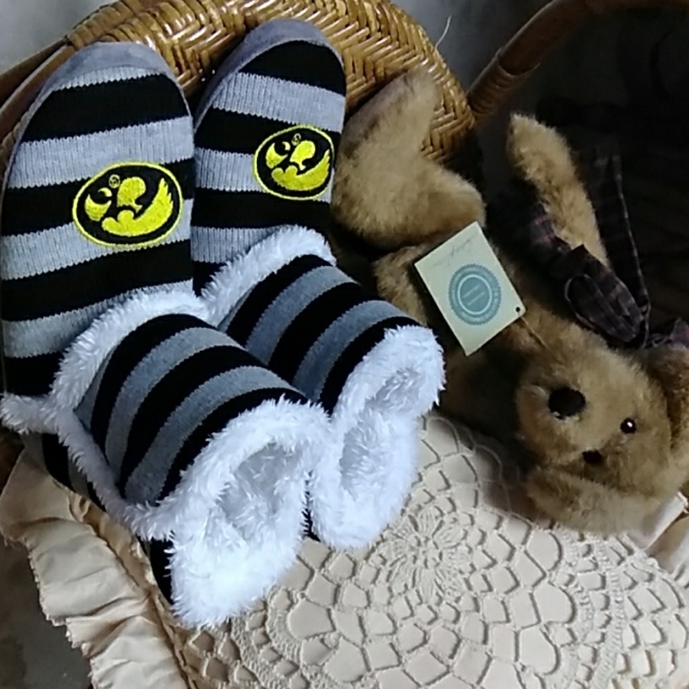 Iowa Hawkeyes Slippers - Picture 2 of 4